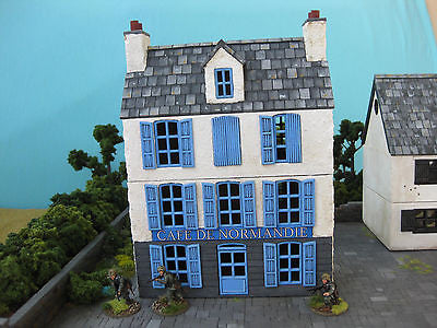 28mm 1:56 "Cafe De Normandie"