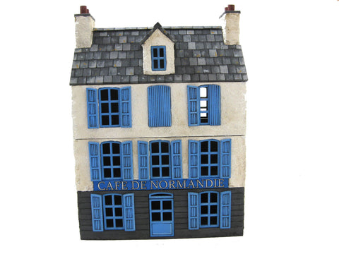 28mm 1:56 "Cafe De Normandie"