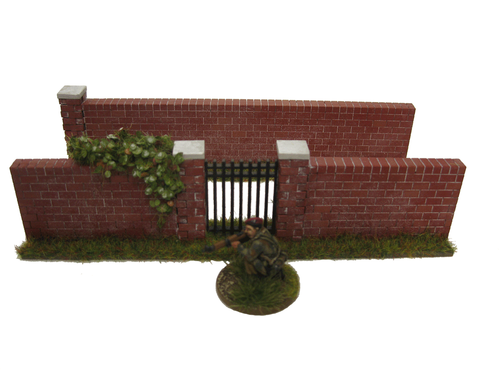 28mm 1:56 Red Brick Walls (1 x gate section & 1x straight piece )